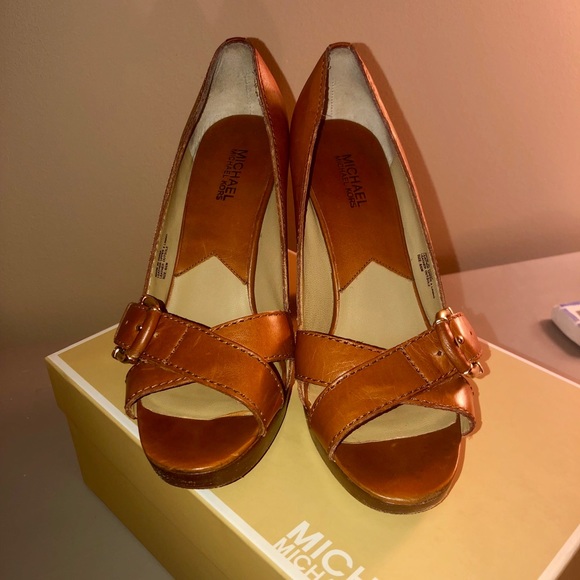 Michael Kors Milan Pumps - Picture 1 of 5
